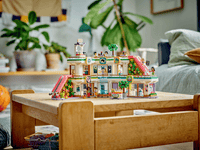 LEGO Friends 42604 Heartlake City Shopping Mall